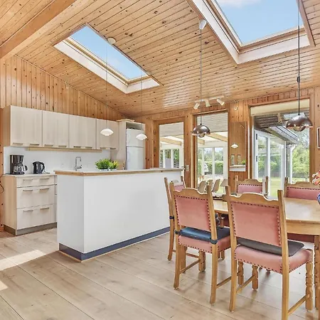 3 Bedroom Cozy In *